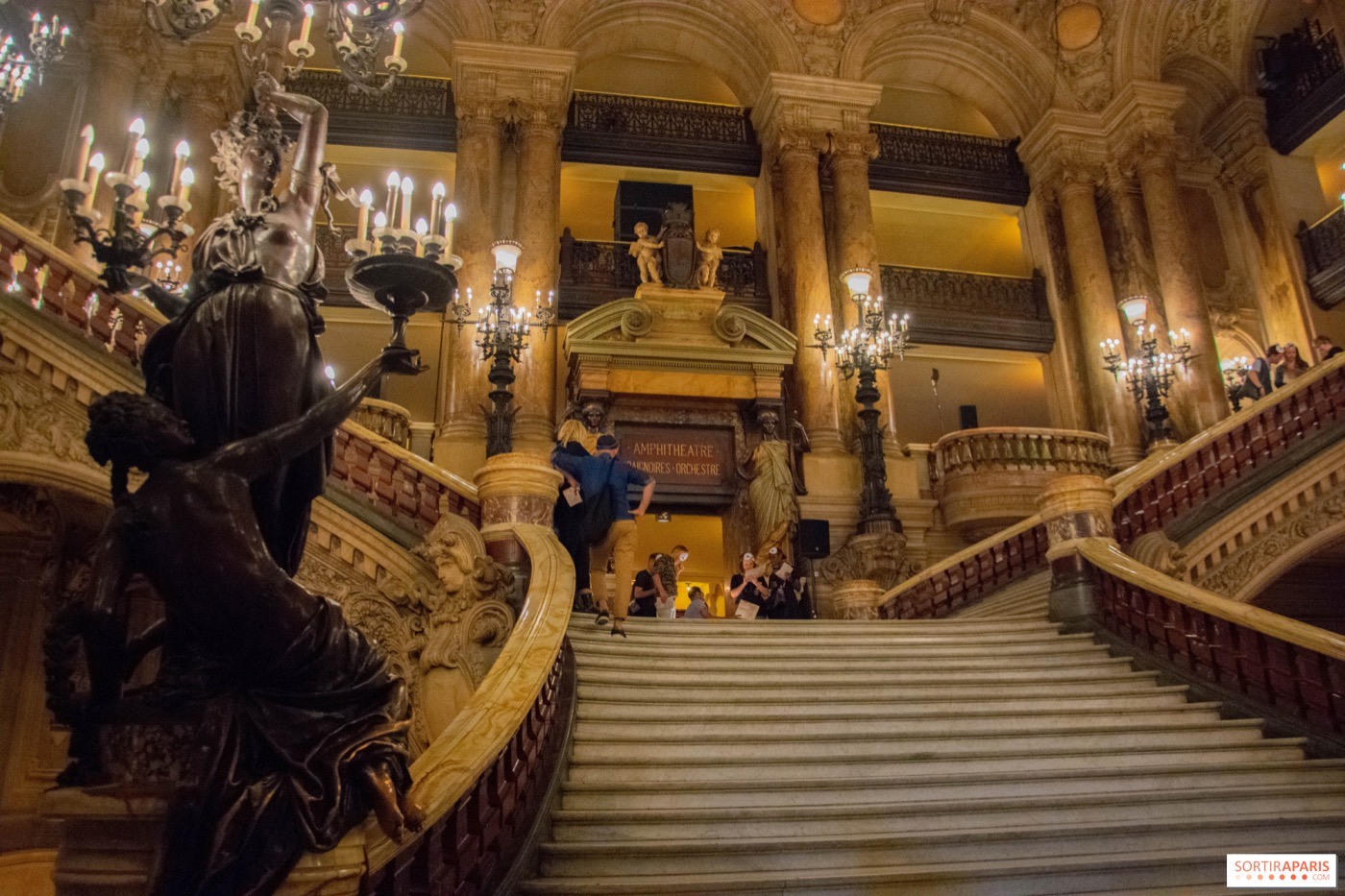 Inside Opéra